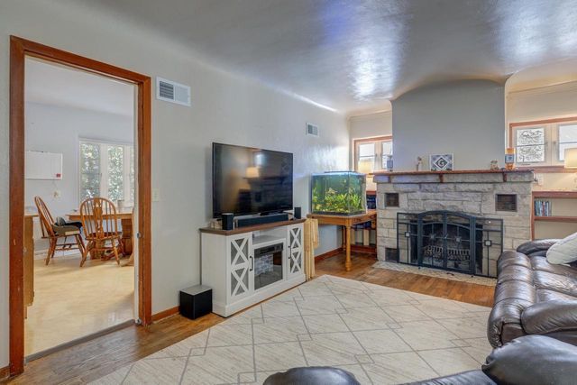 1518 Laurel Avenue, Janesville, WI 53548