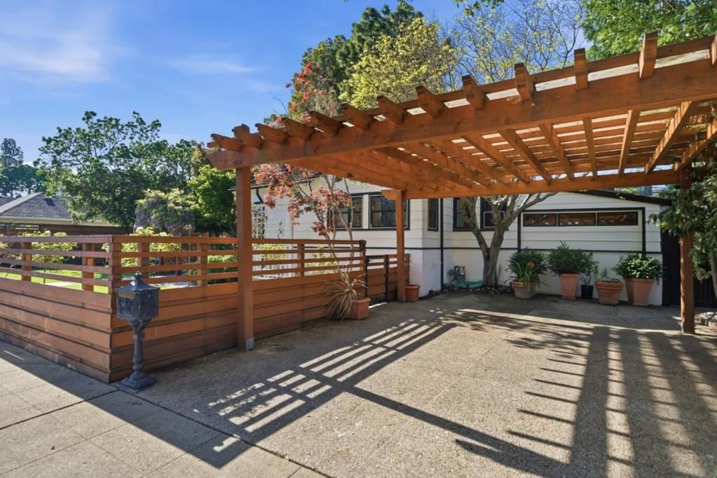 Image 11 of property listing at 30 Mission Drive, San Mateo, CA 94402