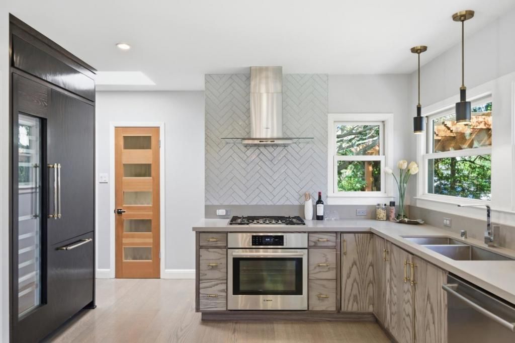 Image 16 of property listing at 30 Mission Drive, San Mateo, CA 94402