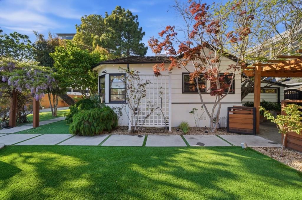 Image 4 of property listing at 30 Mission Drive, San Mateo, CA 94402