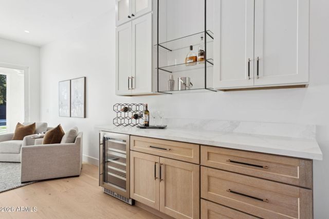 5335 E KELTON Lane, Scottsdale, AZ 85254