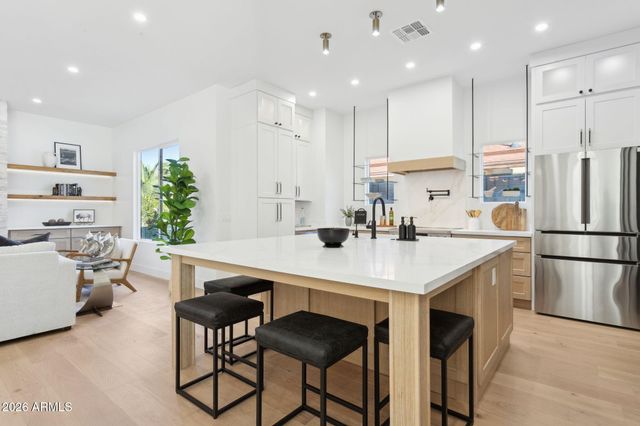 5335 E KELTON Lane, Scottsdale, AZ 85254