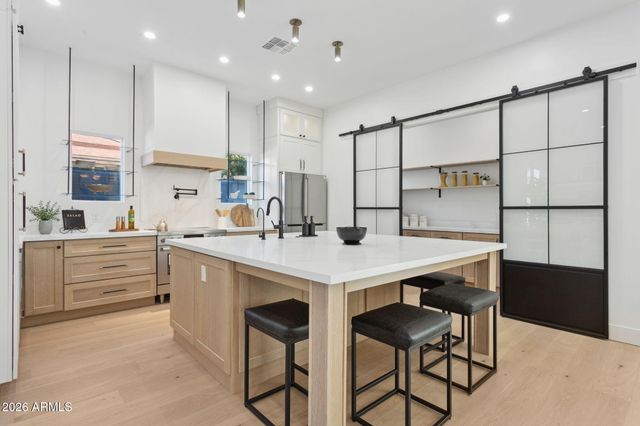 5335 E KELTON Lane, Scottsdale, AZ 85254