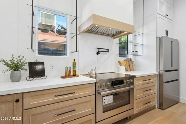 5335 E KELTON Lane, Scottsdale, AZ 85254