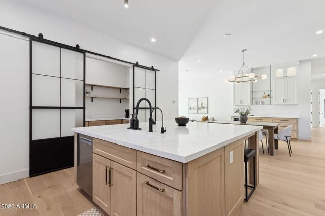 5335 E KELTON Lane, Scottsdale, AZ 85254