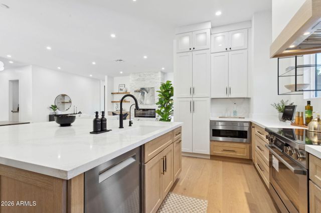 5335 E KELTON Lane, Scottsdale, AZ 85254