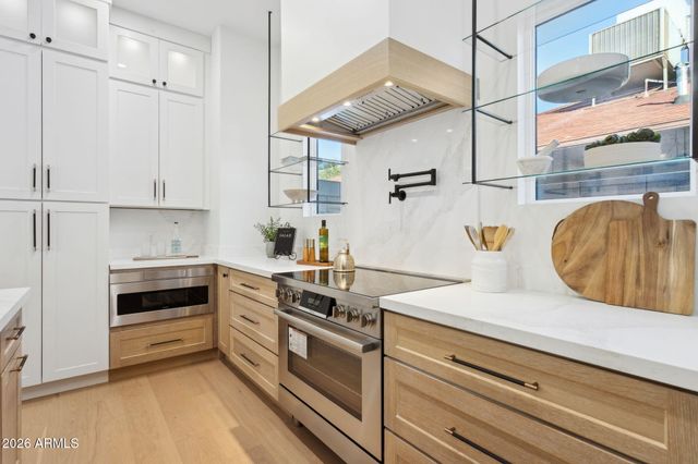 5335 E KELTON Lane, Scottsdale, AZ 85254