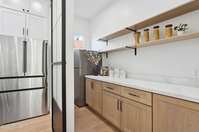 5335 E KELTON Lane, Scottsdale, AZ 85254