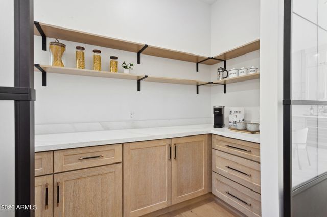 5335 E KELTON Lane, Scottsdale, AZ 85254