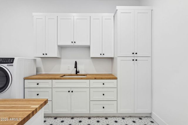 5335 E KELTON Lane, Scottsdale, AZ 85254