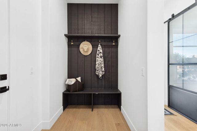 5335 E KELTON Lane, Scottsdale, AZ 85254