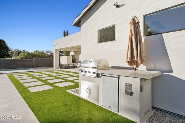 5335 E KELTON Lane, Scottsdale, AZ 85254