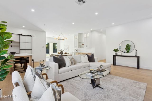 5335 E KELTON Lane, Scottsdale, AZ 85254