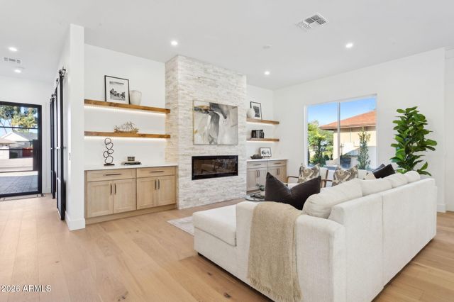 5335 E KELTON Lane, Scottsdale, AZ 85254