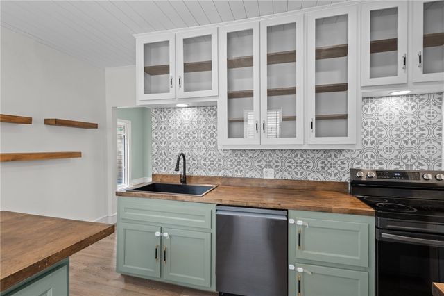 49 Woodbine Street, Providence, RI 02906