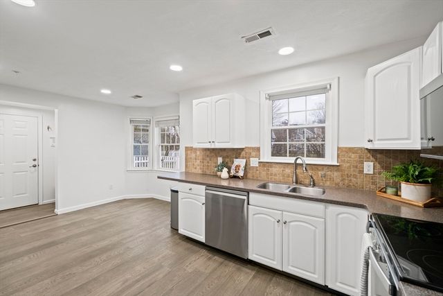 24 Pelican Dr 24, Walpole, MA 02081