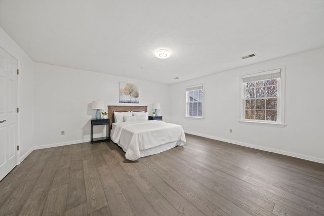 24 Pelican Dr 24, Walpole, MA 02081