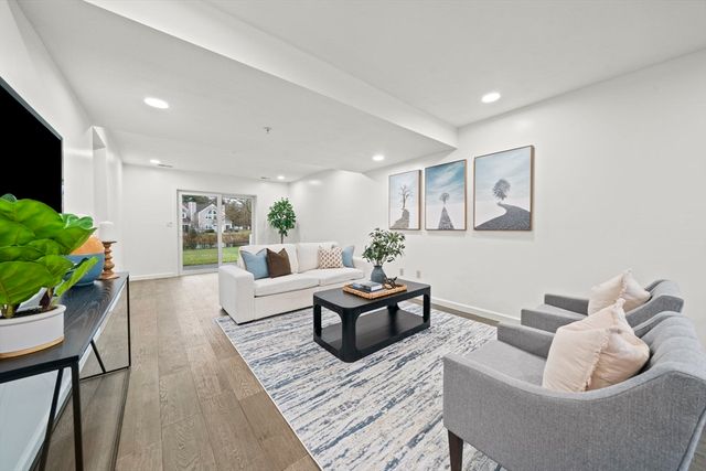 24 Pelican Dr 24, Walpole, MA 02081