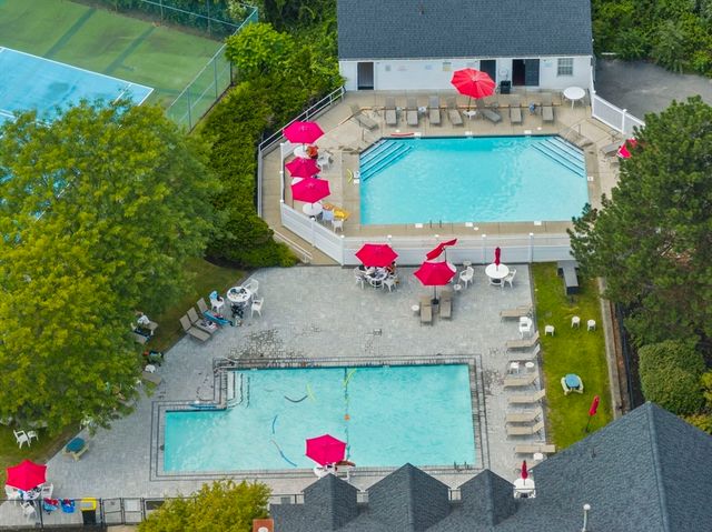 24 Pelican Dr 24, Walpole, MA 02081