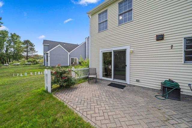 24 Pelican Dr 24, Walpole, MA 02081