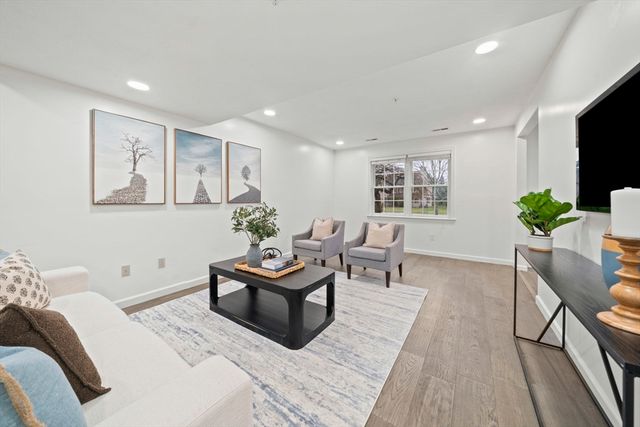 24 Pelican Dr 24, Walpole, MA 02081