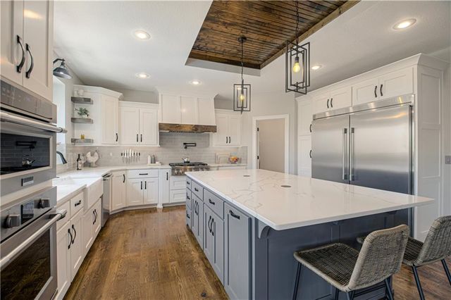 2002 Foxtail Point, Kearney, MO 64060