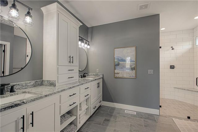 2002 Foxtail Point, Kearney, MO 64060