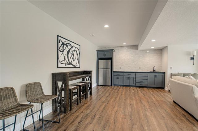 2002 Foxtail Point, Kearney, MO 64060