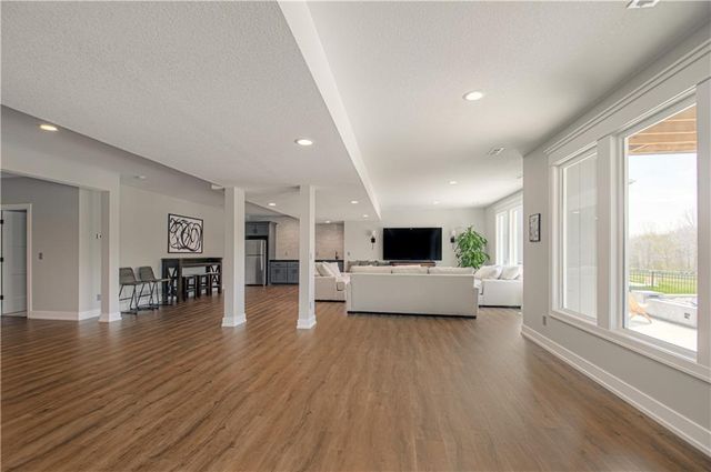 2002 Foxtail Point, Kearney, MO 64060