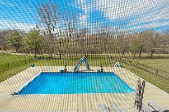 2002 Foxtail Point, Kearney, MO 64060