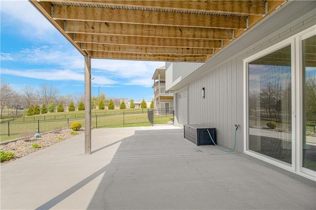 2002 Foxtail Point, Kearney, MO 64060