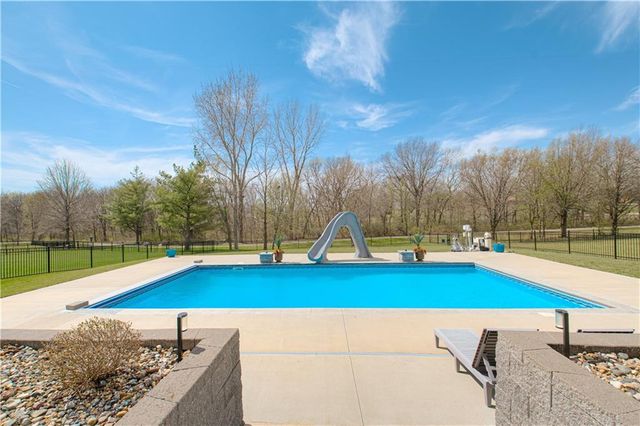 2002 Foxtail Point, Kearney, MO 64060