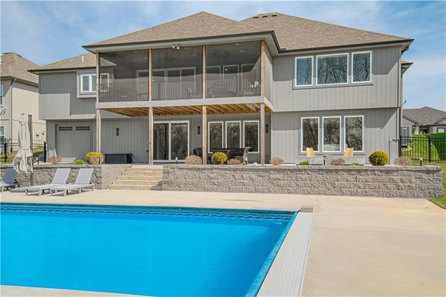 2002 Foxtail Point, Kearney, MO 64060