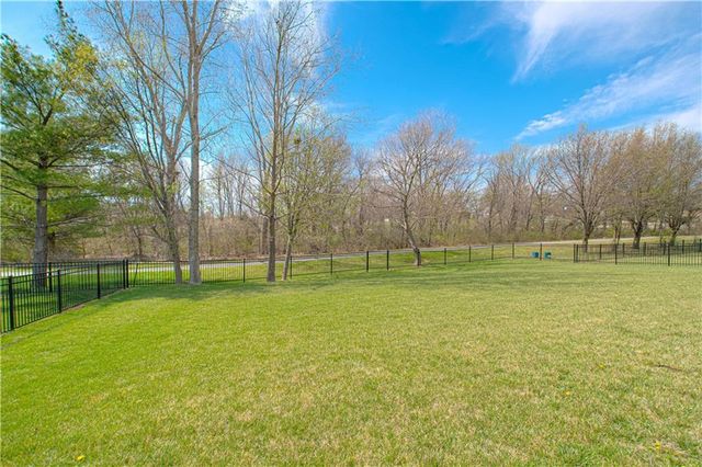 2002 Foxtail Point, Kearney, MO 64060