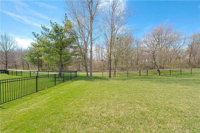 2002 Foxtail Point, Kearney, MO 64060