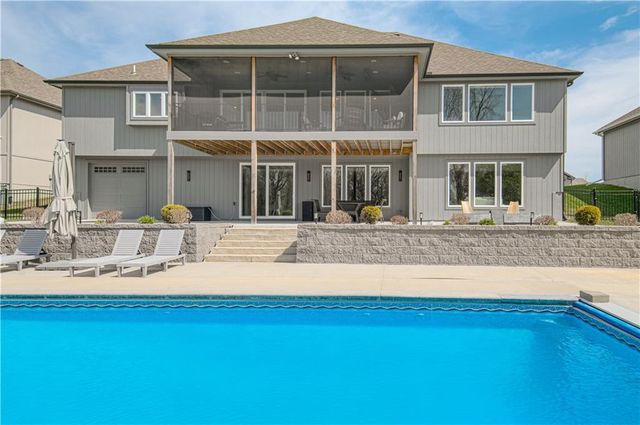 2002 Foxtail Point, Kearney, MO 64060