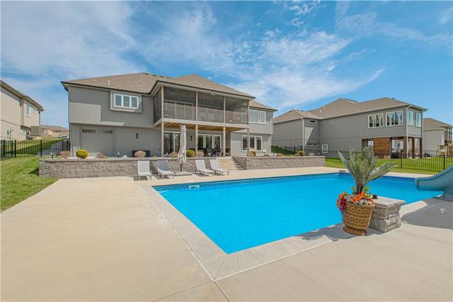 2002 Foxtail Point, Kearney, MO 64060