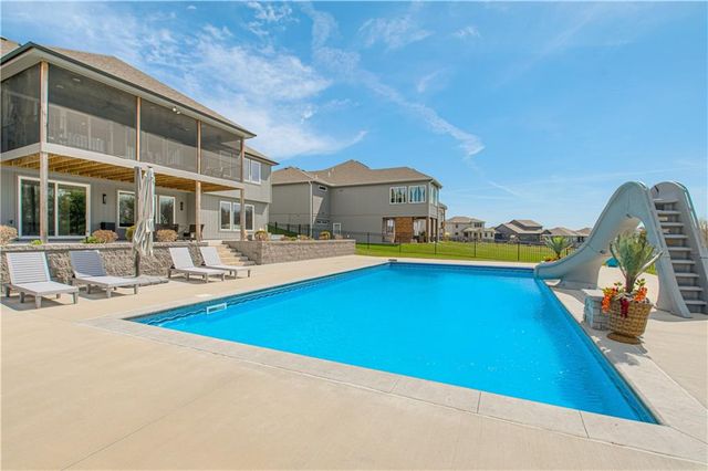 2002 Foxtail Point, Kearney, MO 64060