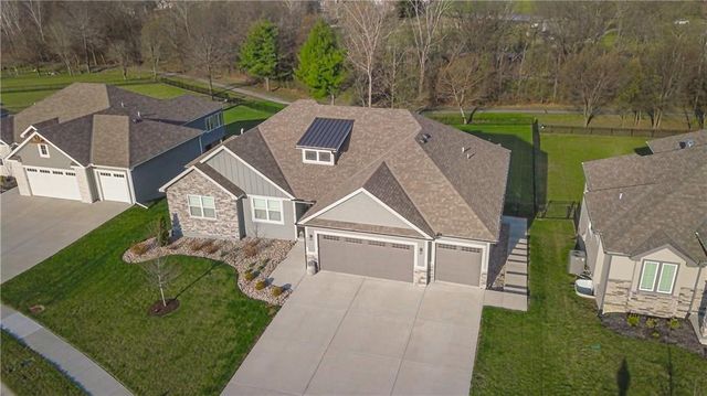 2002 Foxtail Point, Kearney, MO 64060