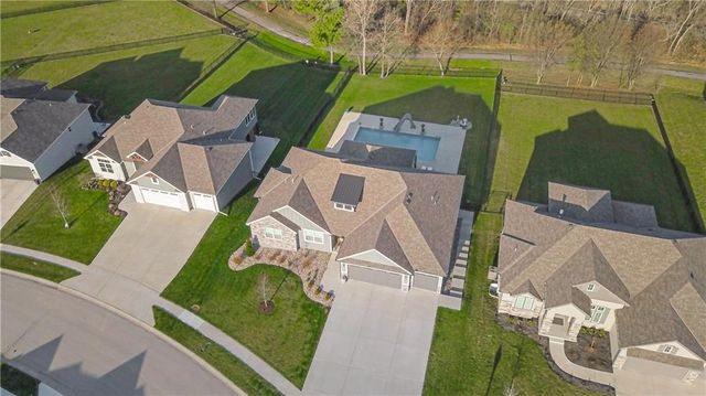2002 Foxtail Point, Kearney, MO 64060