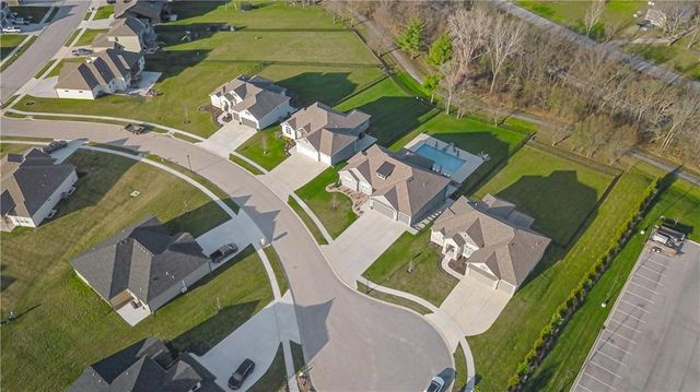 2002 Foxtail Point, Kearney, MO 64060
