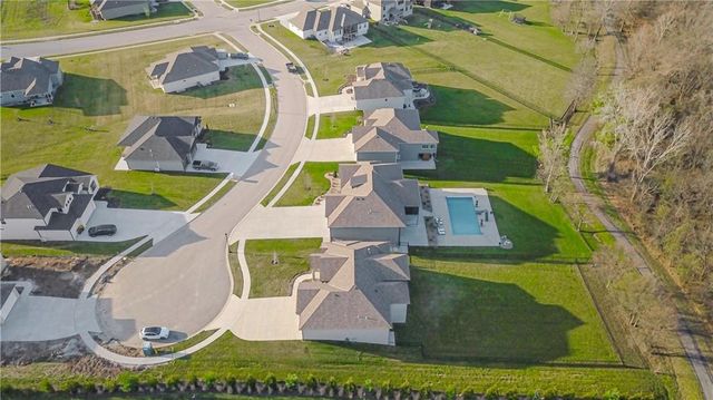2002 Foxtail Point, Kearney, MO 64060