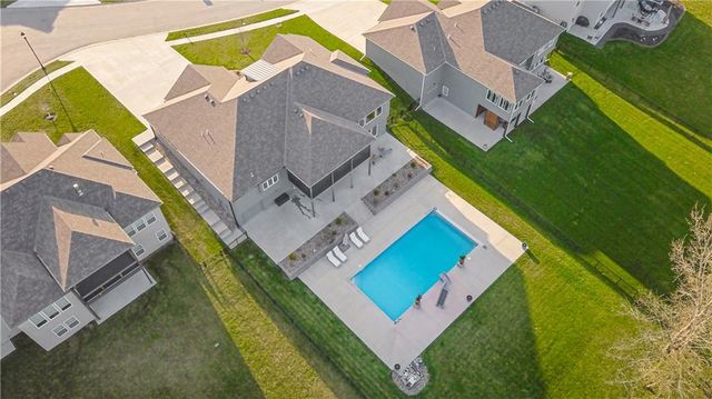 2002 Foxtail Point, Kearney, MO 64060