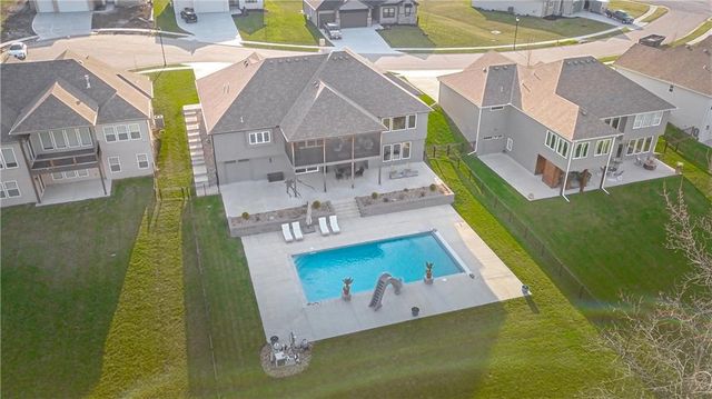 2002 Foxtail Point, Kearney, MO 64060