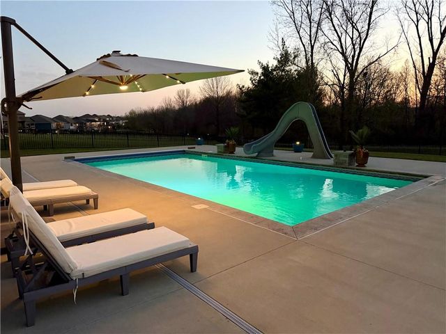 2002 Foxtail Point, Kearney, MO 64060