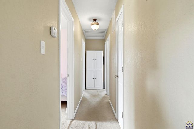 2543 SW Kent ST, Topeka, KS 66614