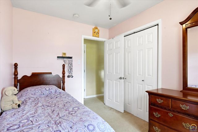 2543 SW Kent ST, Topeka, KS 66614
