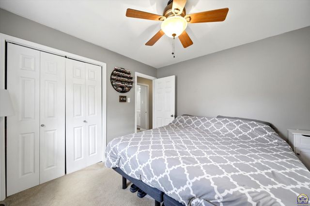 2543 SW Kent ST, Topeka, KS 66614