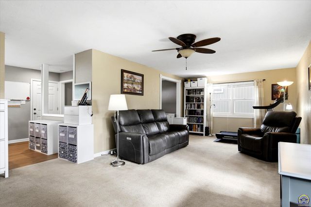 2543 SW Kent ST, Topeka, KS 66614