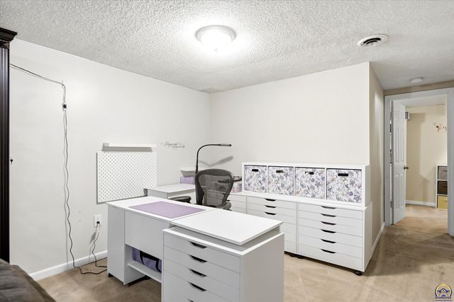 2543 SW Kent ST, Topeka, KS 66614